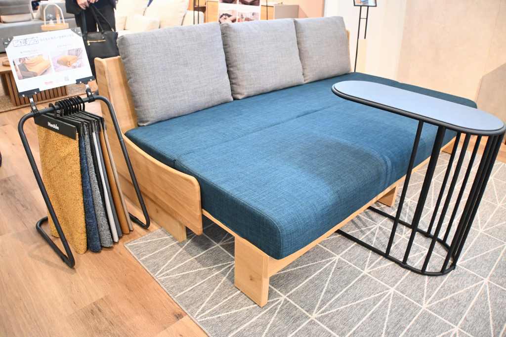 福岡大川の家具メーカーMeuble(モーブル)とディノスがSDGsへの取り組みでコラボレーションしたごろ寝ソファベッド。時を刻む日田杉の大径木を現代の住空間に合う商品に再生した3人掛けソファです。CJ341 Meuble（モーブル） 【 Meuble ( モーブル ) 公式 】 大川家具 ごろ寝